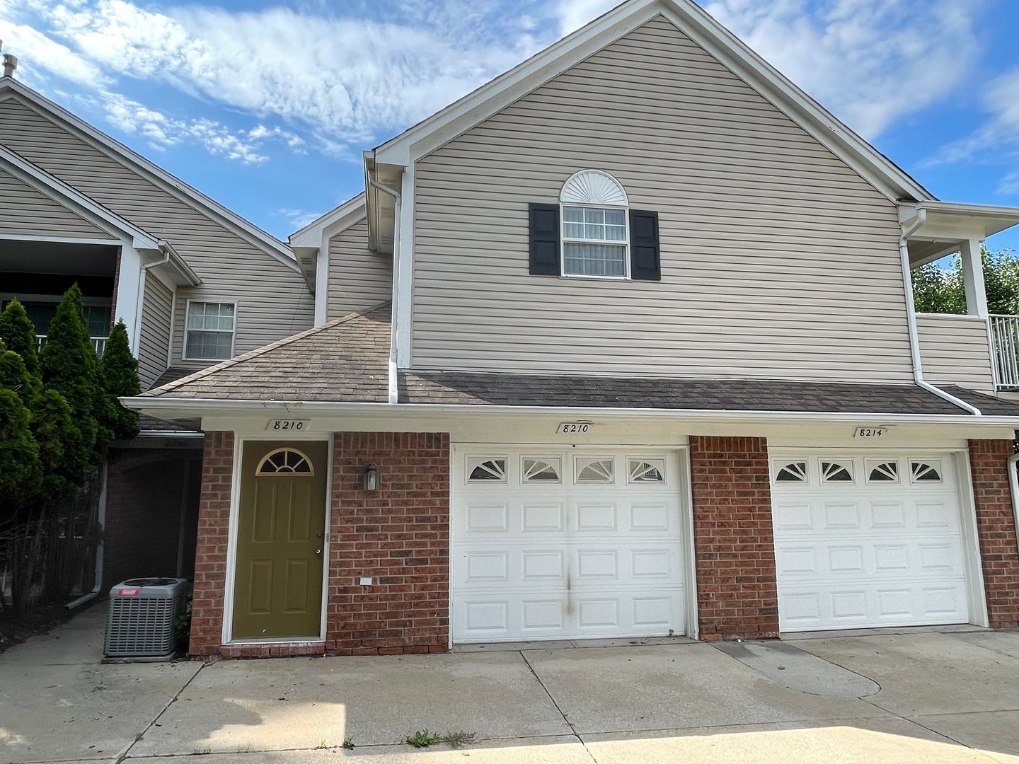 Shelby Twp 2 Bedroom 2 Bath Attached Garage With Balcony Updated Kitchen – photo 1 of 161