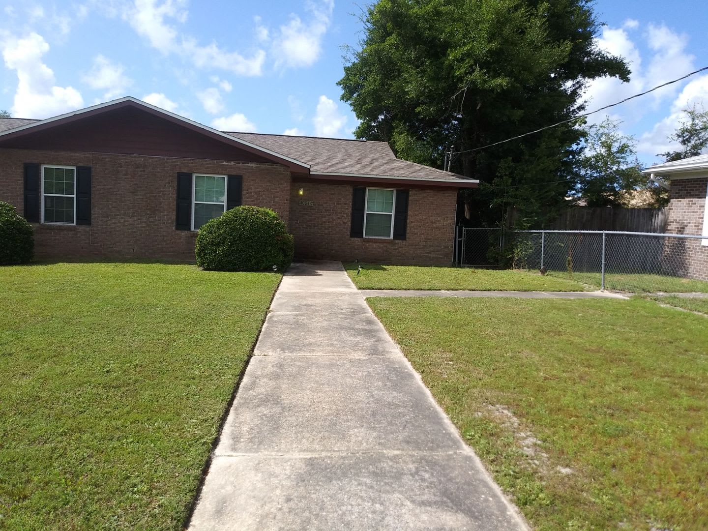 Efficient 2 Bed 1 Bath Duplex Unit In Springfield W Easy Access To Tyndall Afb Special 1 2 Off First Month S Rent – photo 1 of 8