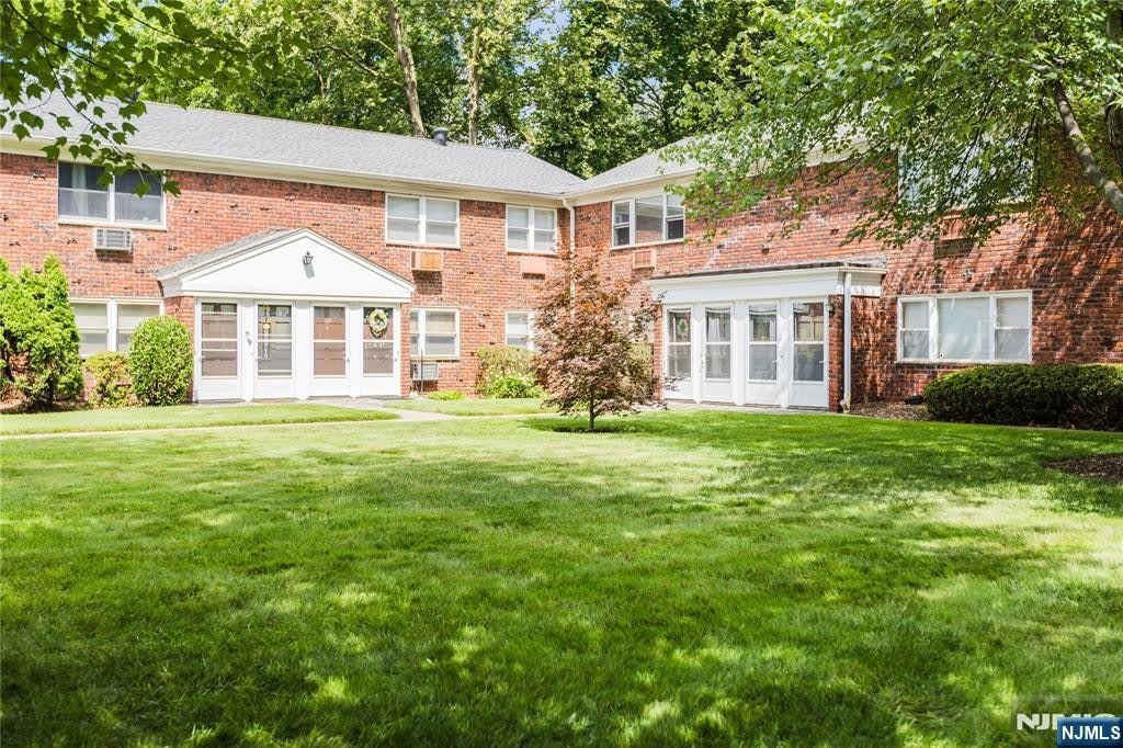 108 Regency Park – photo 1 of 12