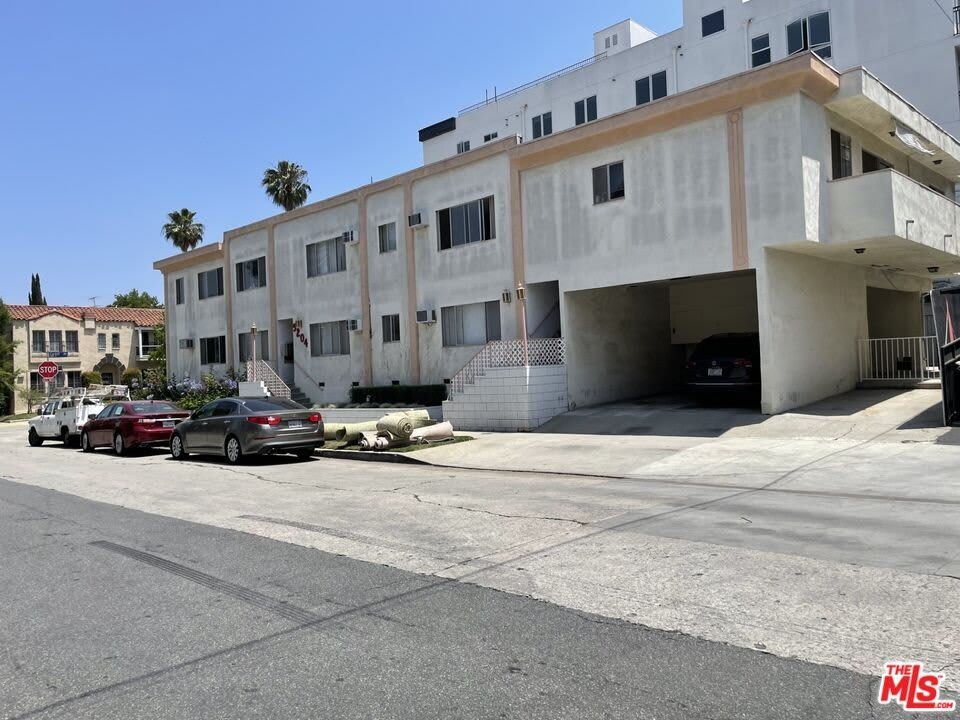 9204 Whitworth Dr – photo 1