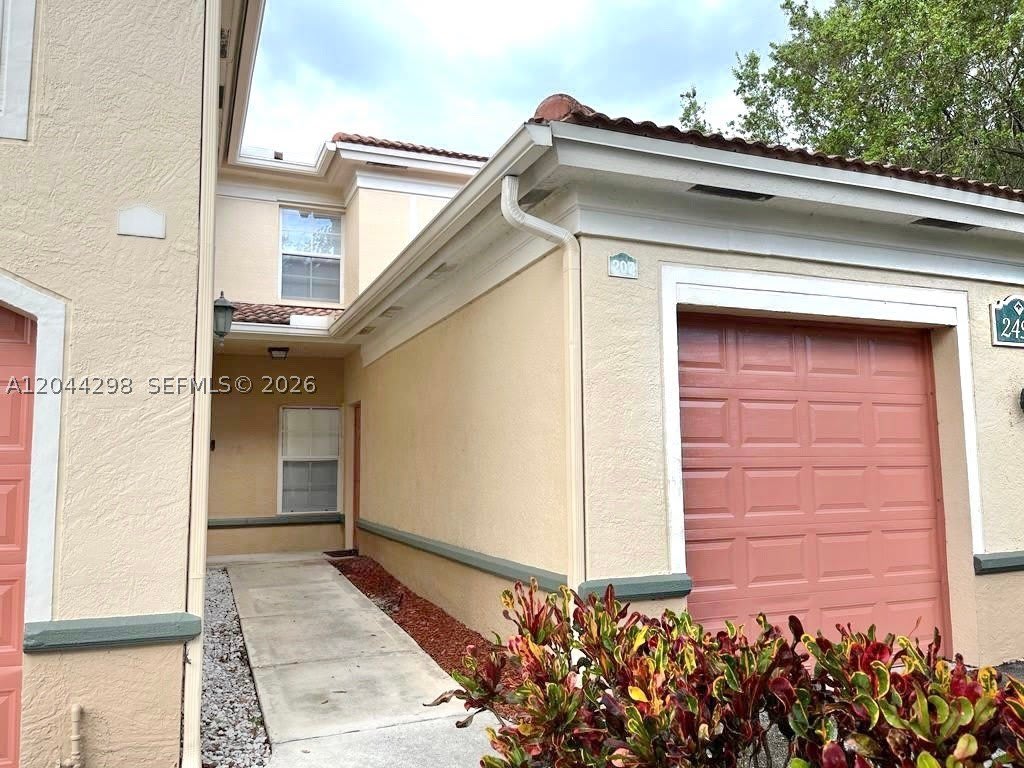 2490 Centergate Dr – photo 1