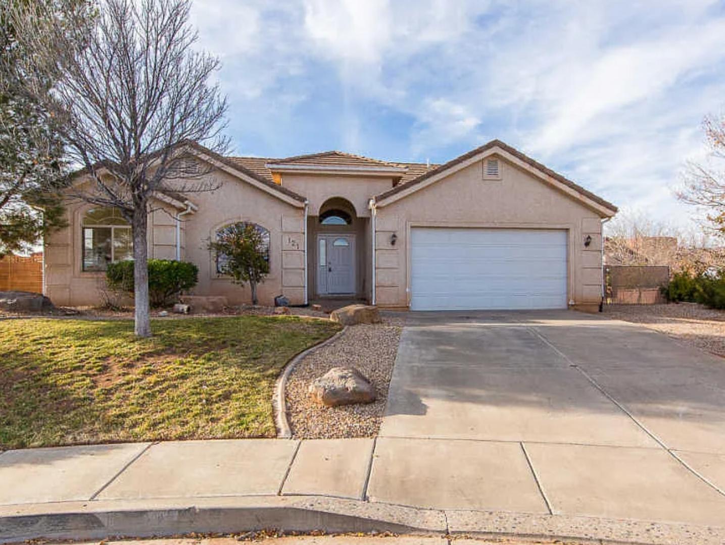 Stunning Updated 3 bedroom, 2 bath home, just minutes from Snow Canyon! – photo 1 of 16