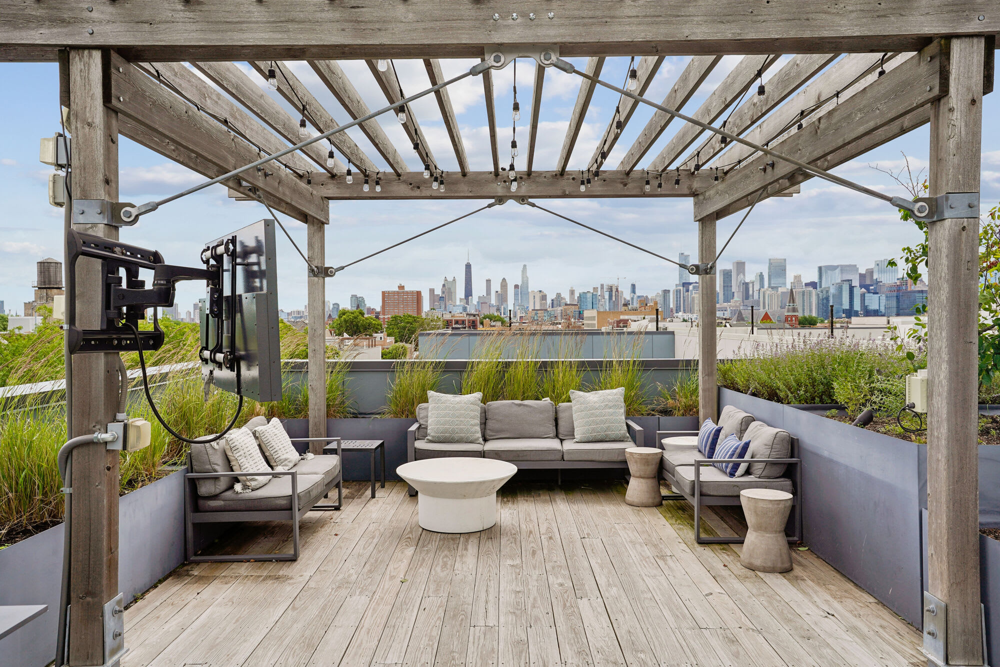 Luxe on Chicago – photo 1