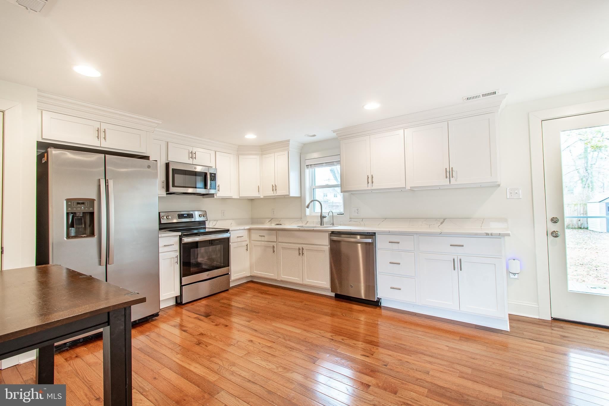 101 BROOKS Lane – photo 1 of 28