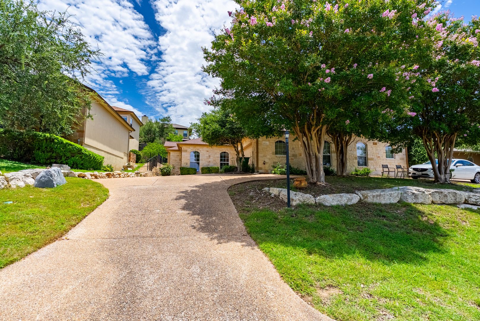 Luxury Living Stunning 2 Bed Townhome In Lakeway Your Dream Home Awaits Schedule Your Tour Today – photo 1 of 33