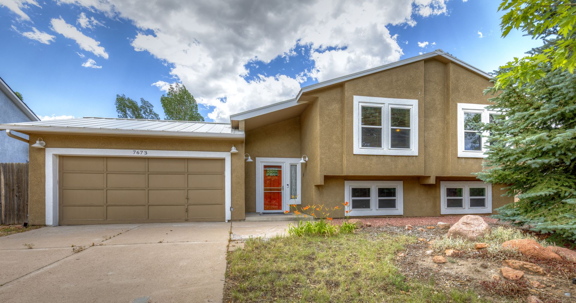 Charming Home in School District 20! – photo 1