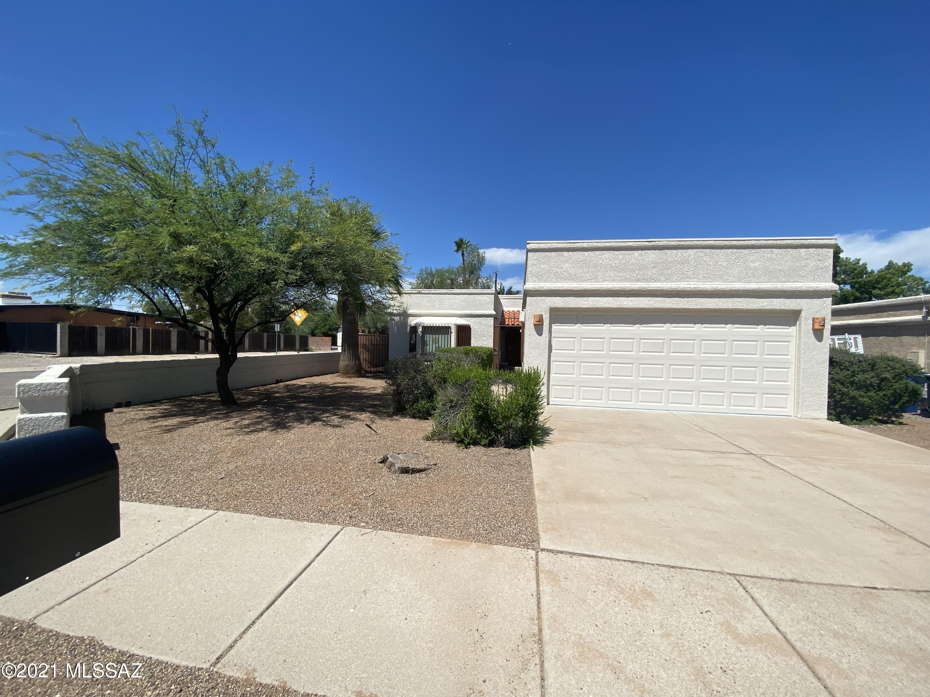 3911 N Vine Tree Place – photo 1 of 22