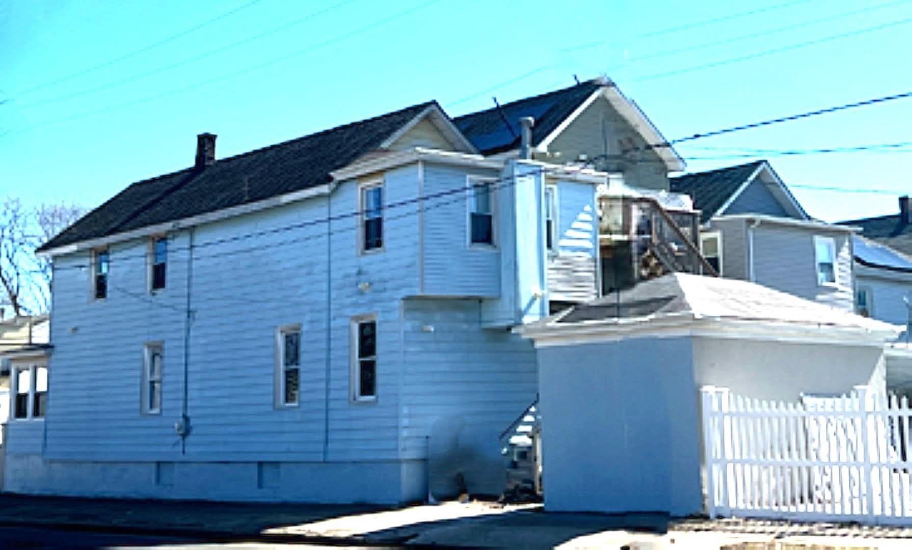 524 N Indiana Ave – photo 1 of 5