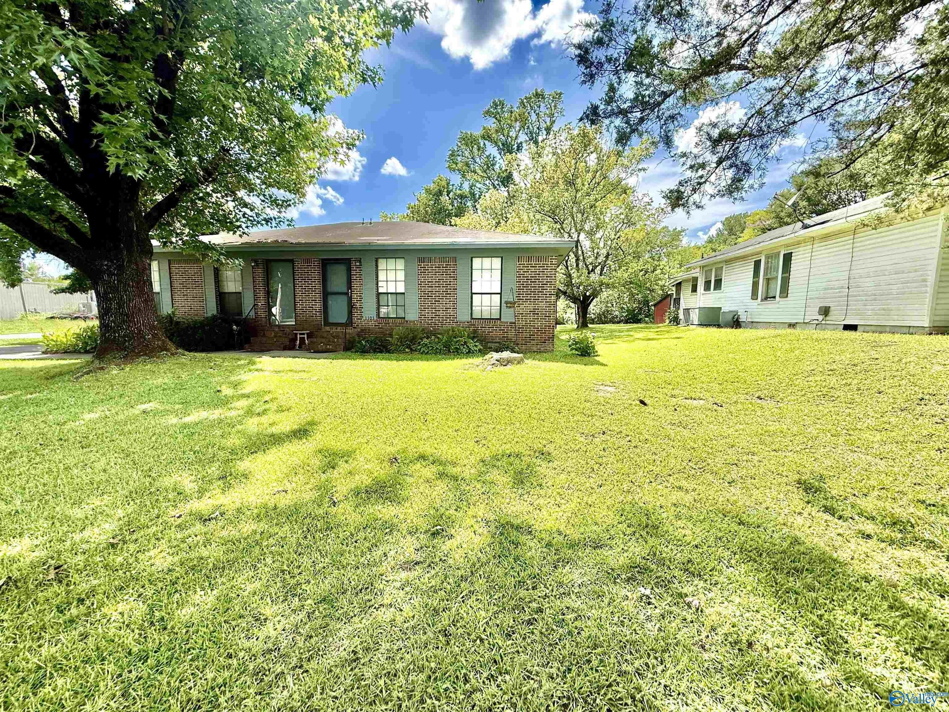 1103 NE Main Avenue NE – photo 1 of 18