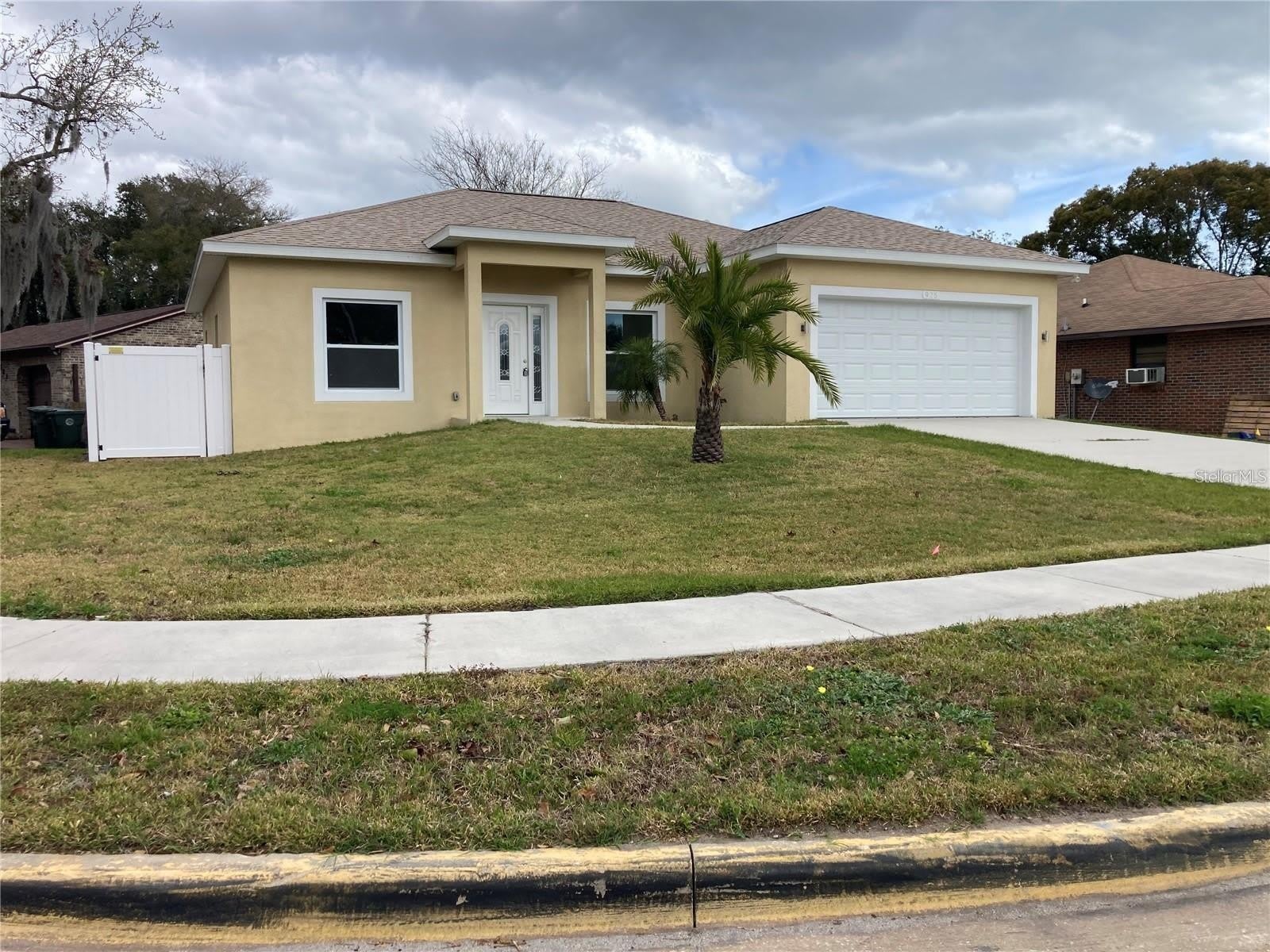 925 LORA Street – photo 1 of 17