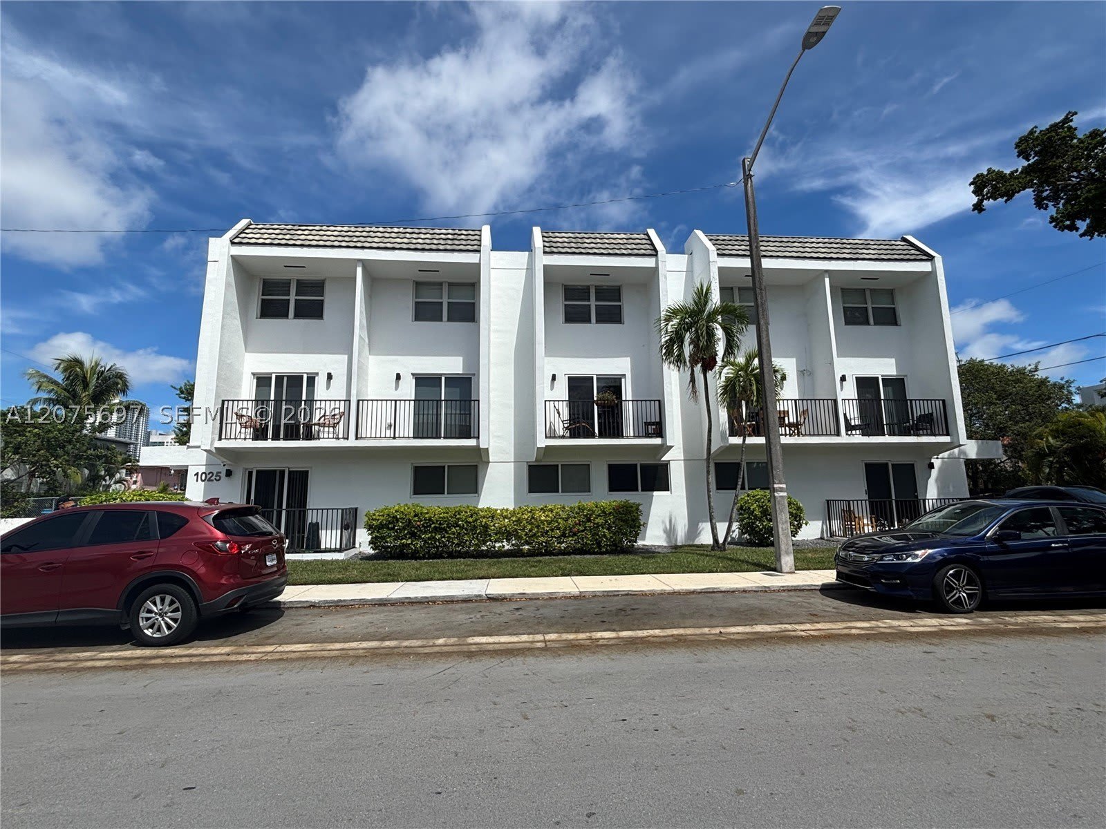 1025 SW 6th Ave – photo 1