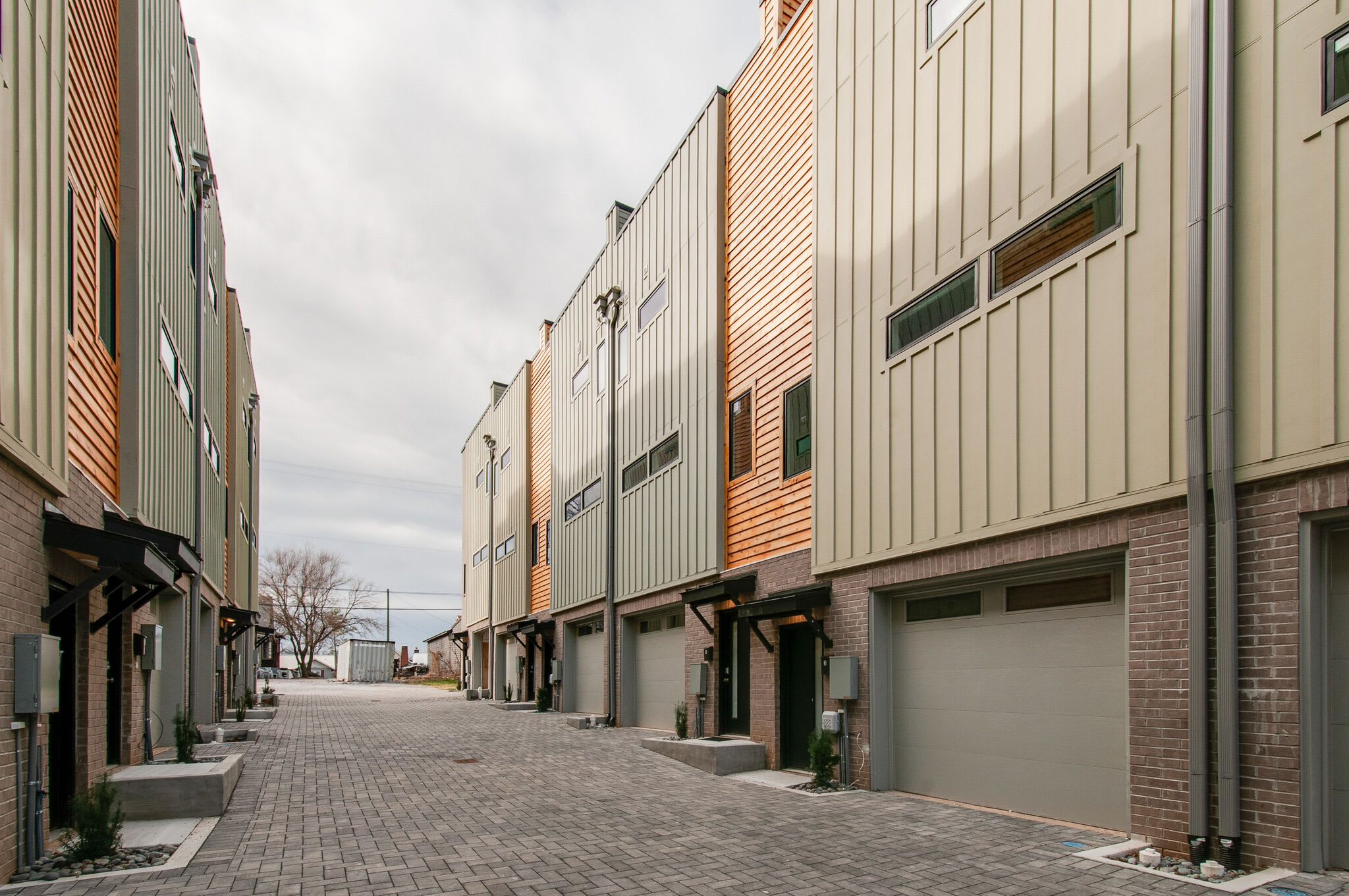 2513 White Ave – photo 1 of 18