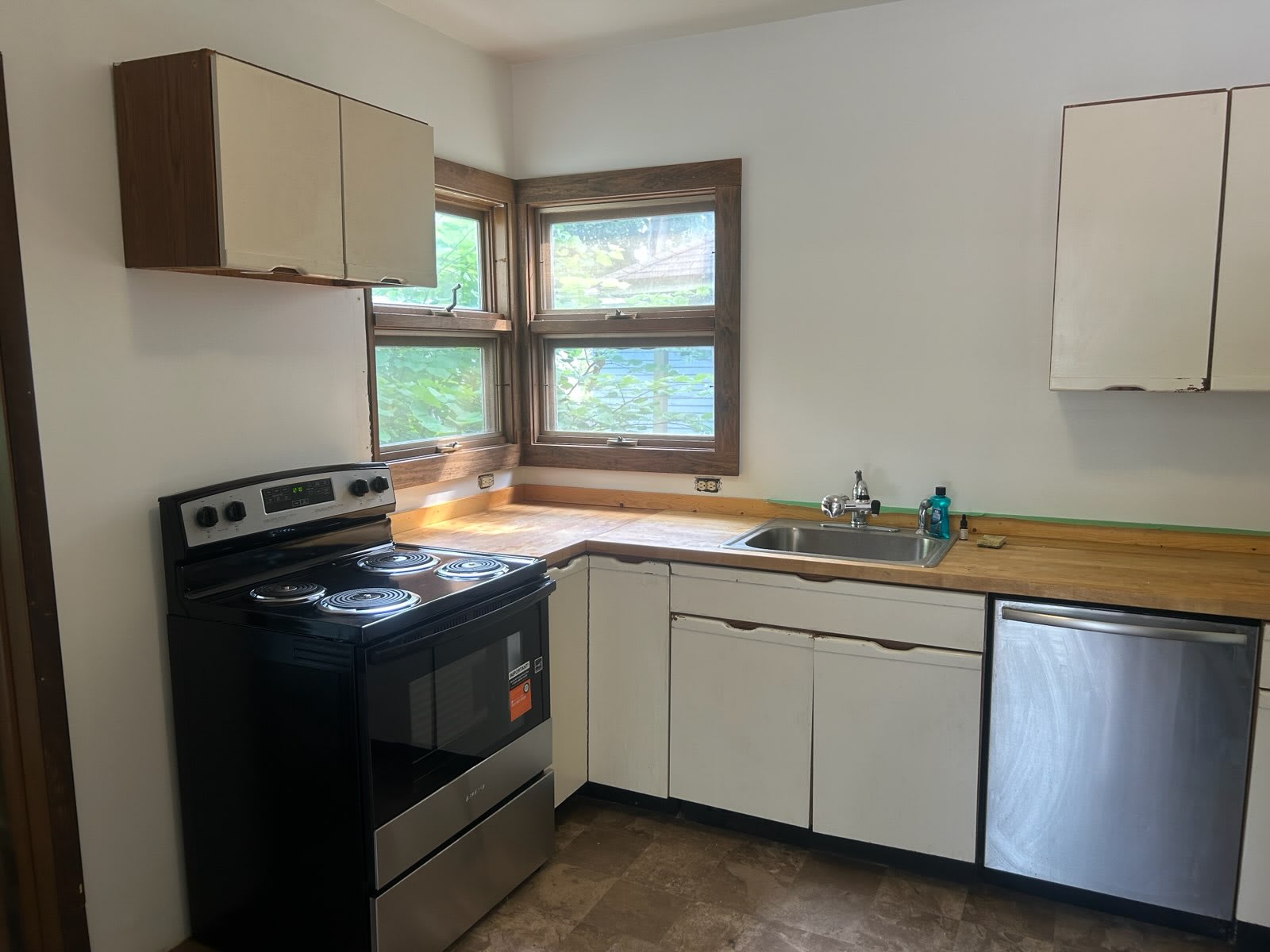 214 Burnham Drive – photo 1 of 161