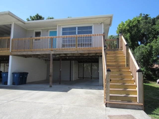 1 bedroom 1 bathroom upgraded duplex – photo 1 of 12