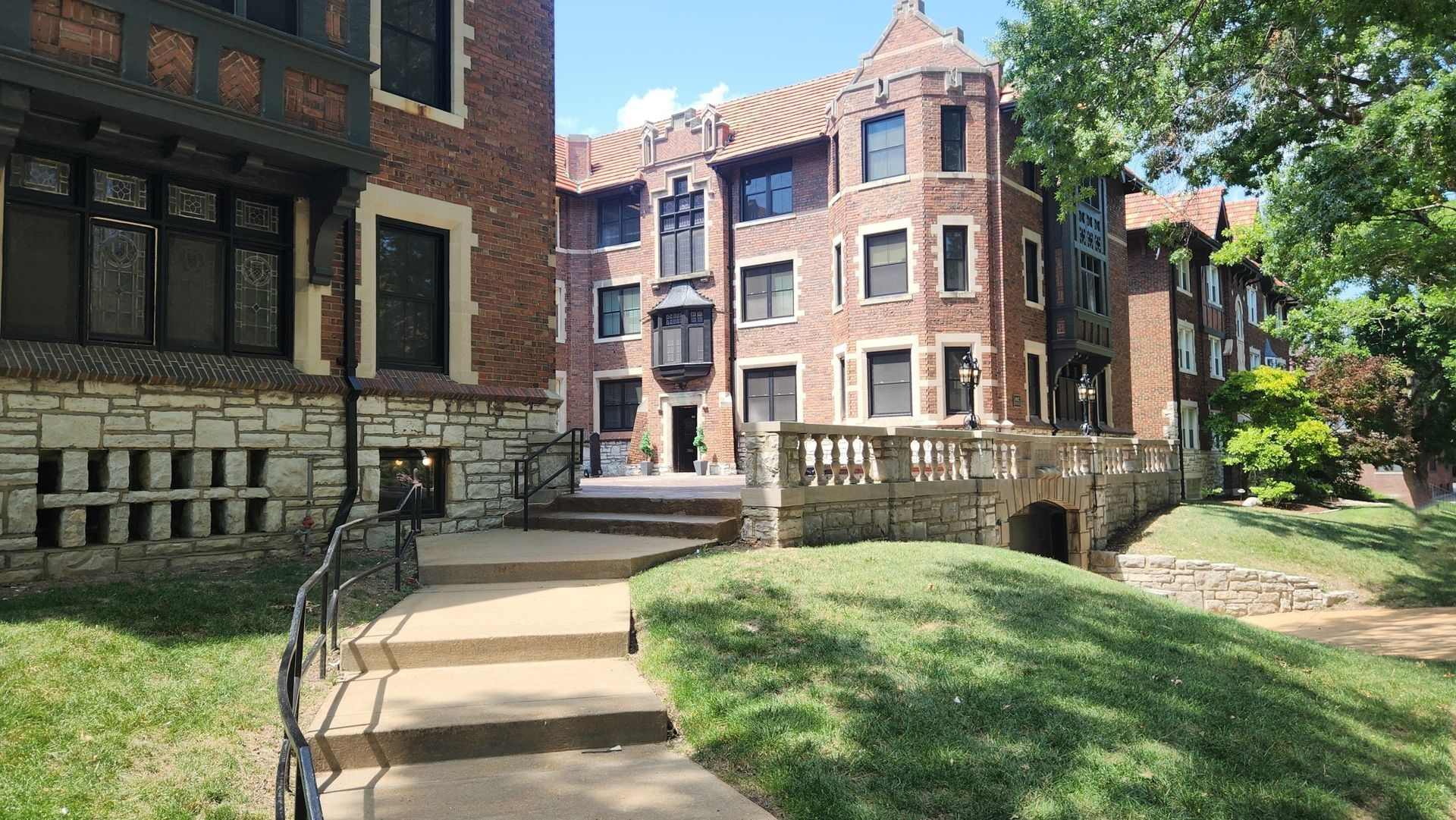 7556-7560 Byron Pl – photo 1 of 13