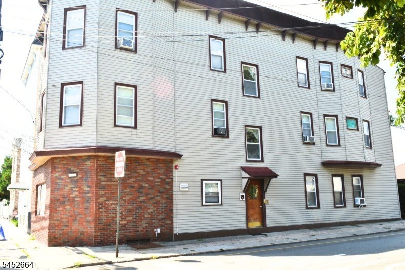 139 Ray St – photo 1 of 35