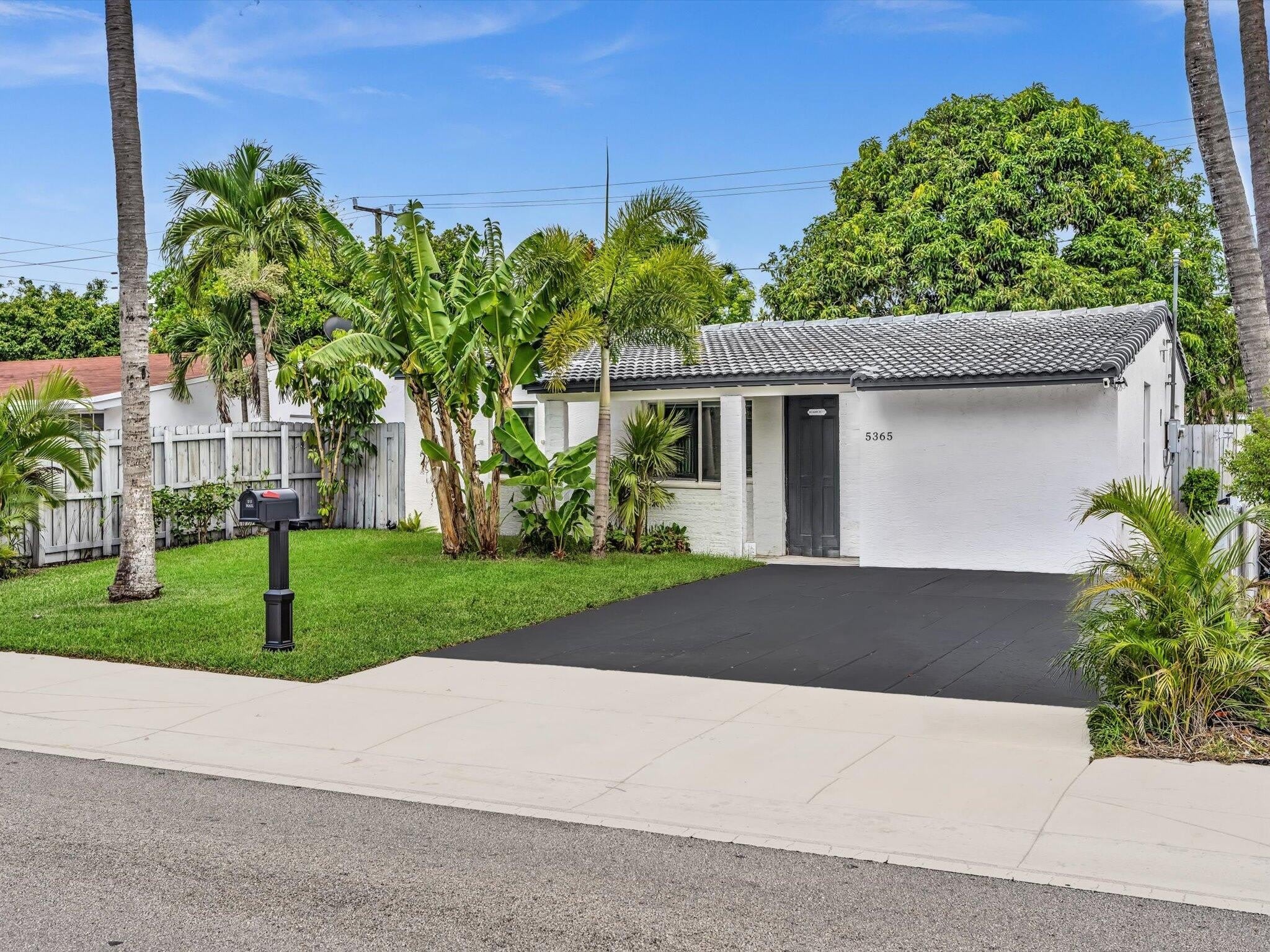 5365 N Andrews Avenue – photo 1