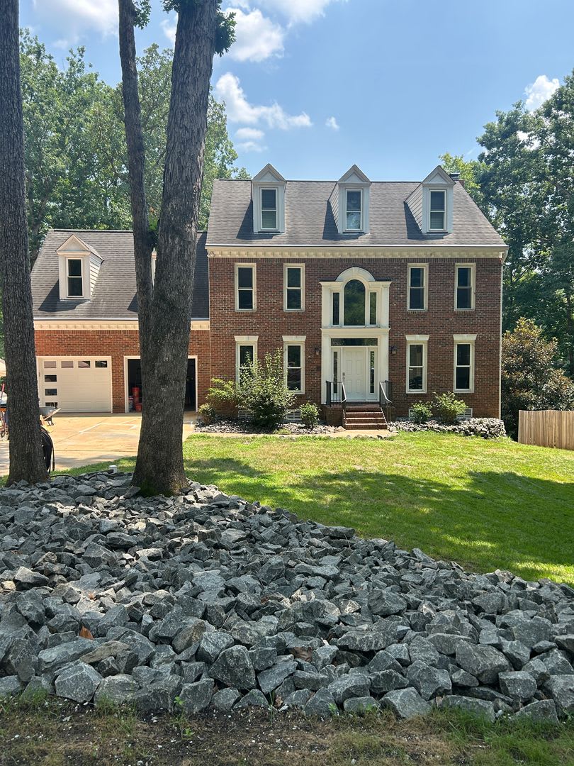 Stunning 6-Bedroom Home with Pool – Available Now – photo 1