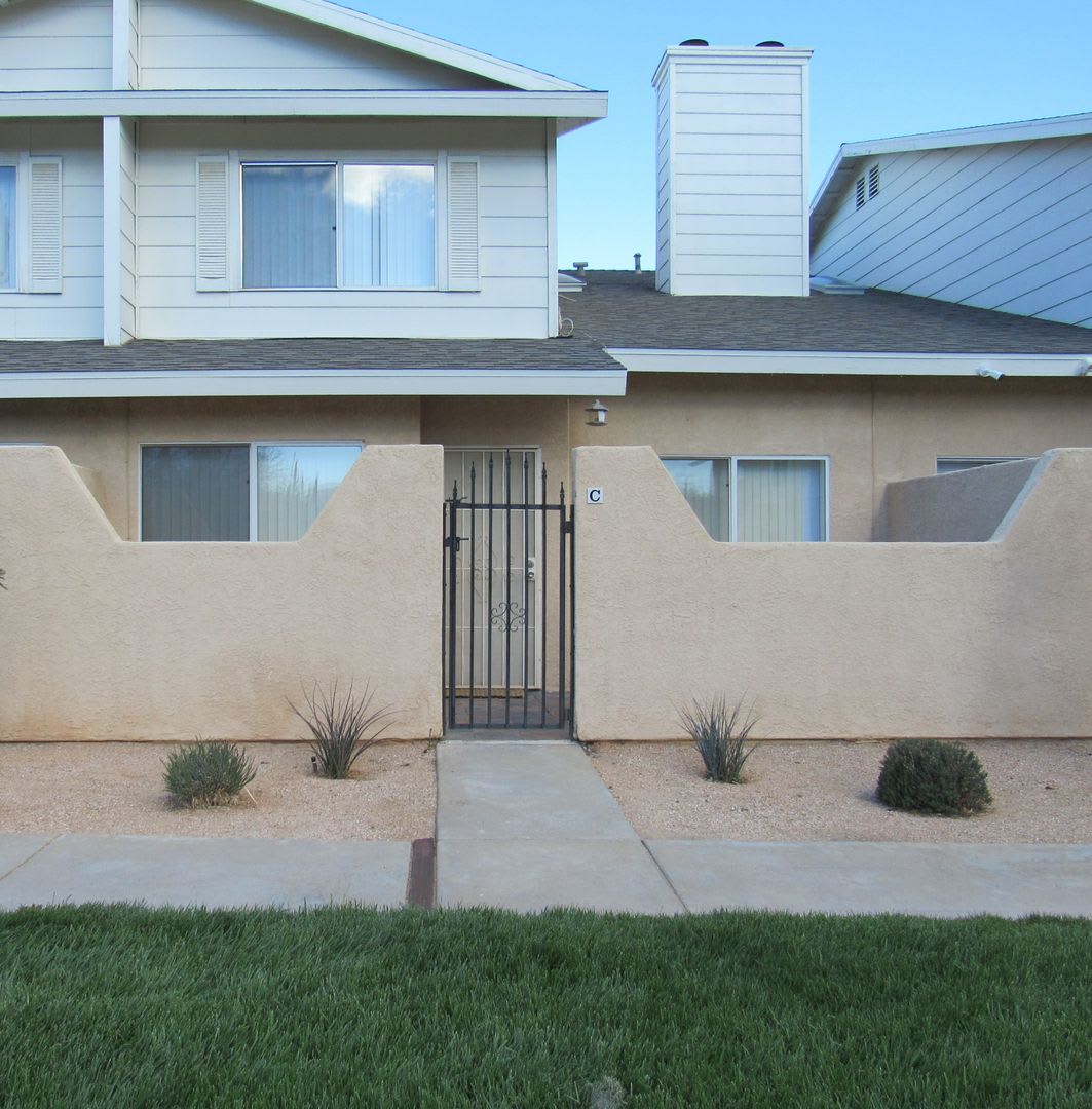 West Palmdale Townhouse – photo 1