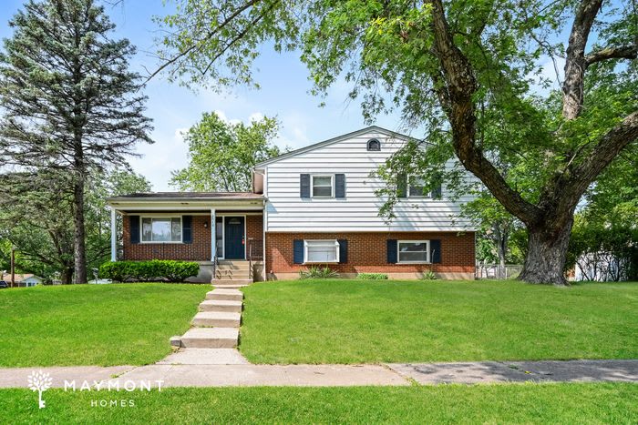 2512 Grosvenor Drive – photo 1 of 13