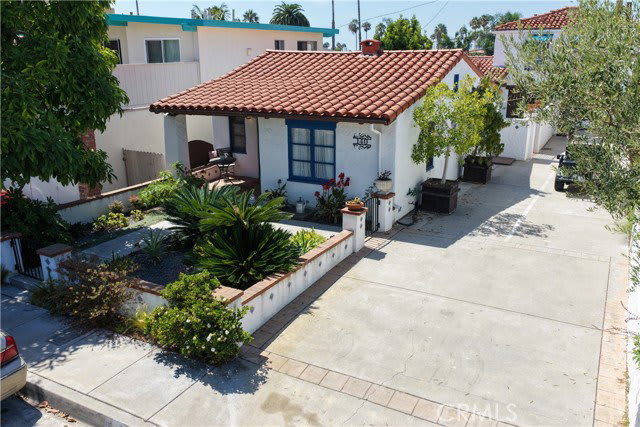 140 Avenida Miramar – photo 1 of 9