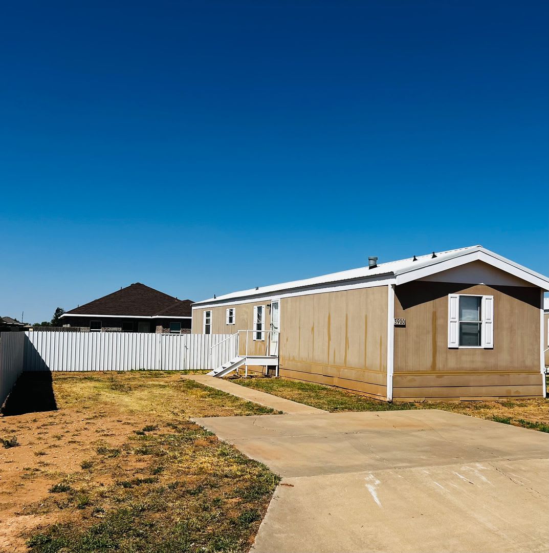 Discover comfort and convenience at 3900 Weston St, Clovis, NM! – photo 1 of 32