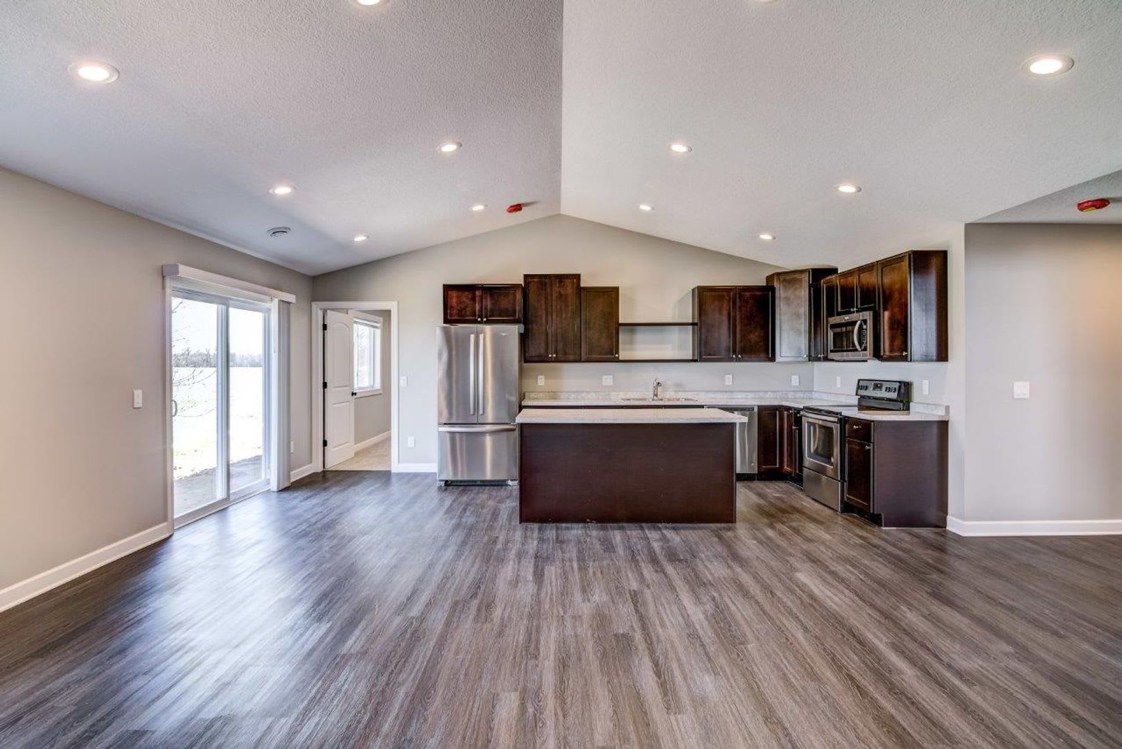 3 Bedroom Town Home, Association Maintained Lawn & Snow Removal Included – photo 1