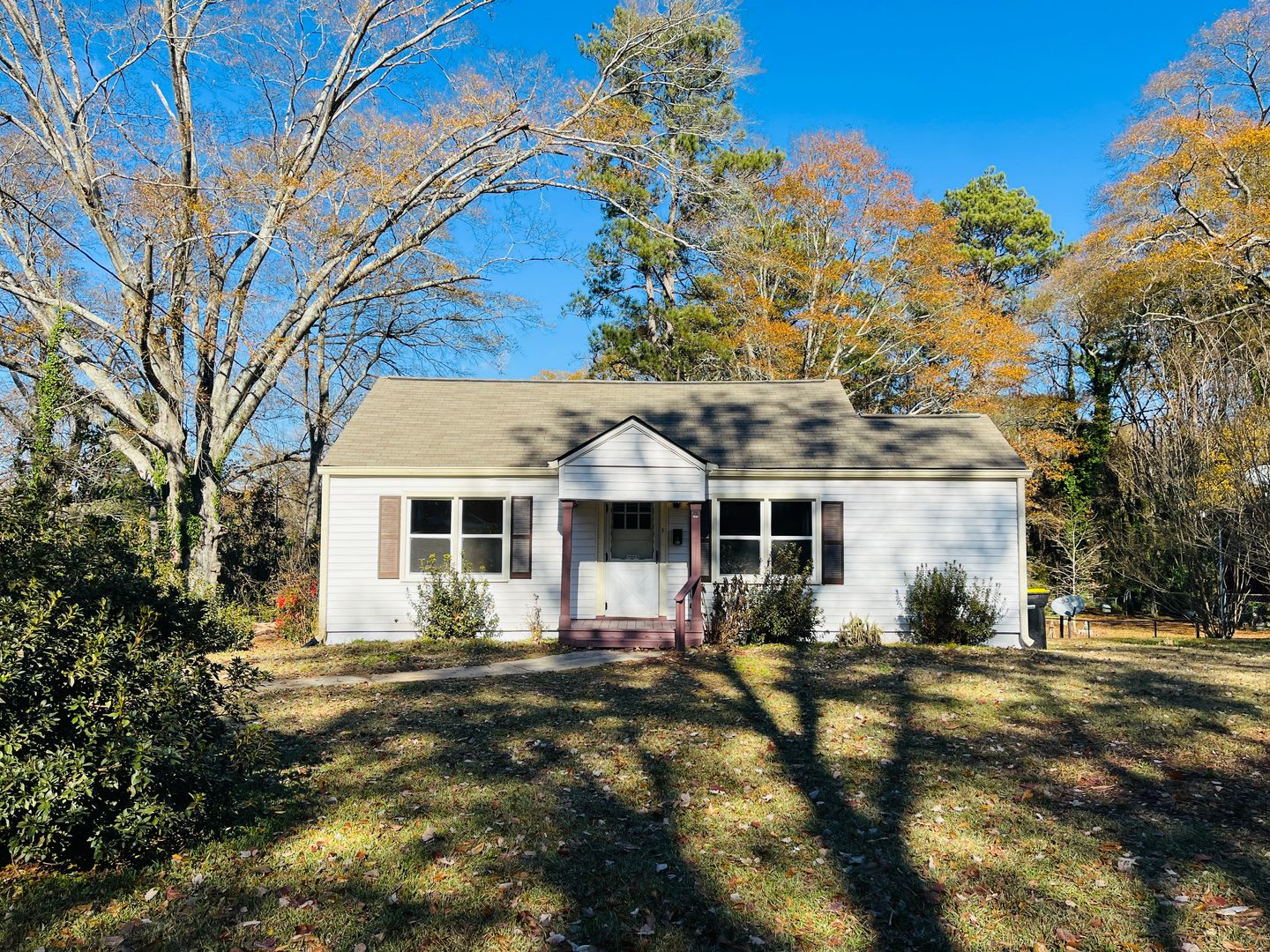 Wow! Renovated 3 bedroom home in Fairburn! Must See! – photo 1 of 23