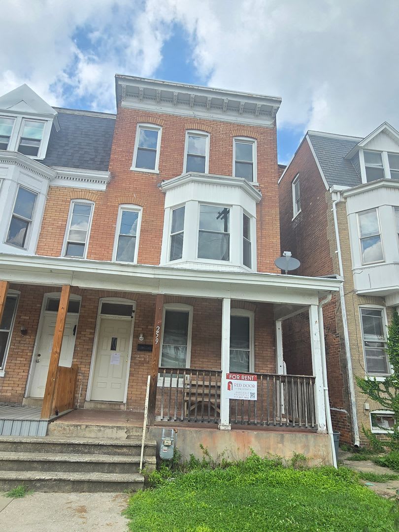 Student Housing -- 6 Bedroom Townhome by York College – photo 1
