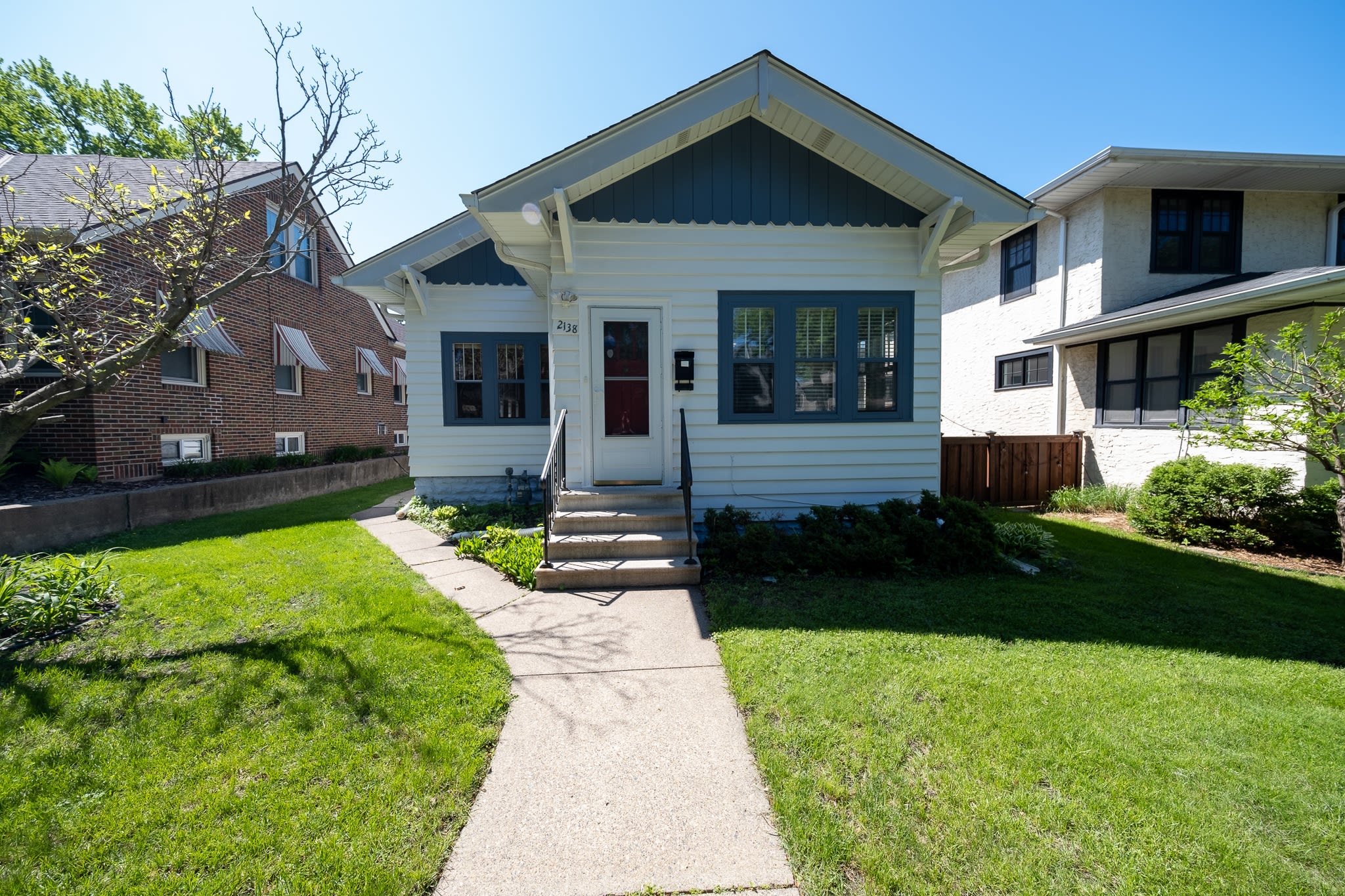 2138 Wellesley Ave. – photo 1