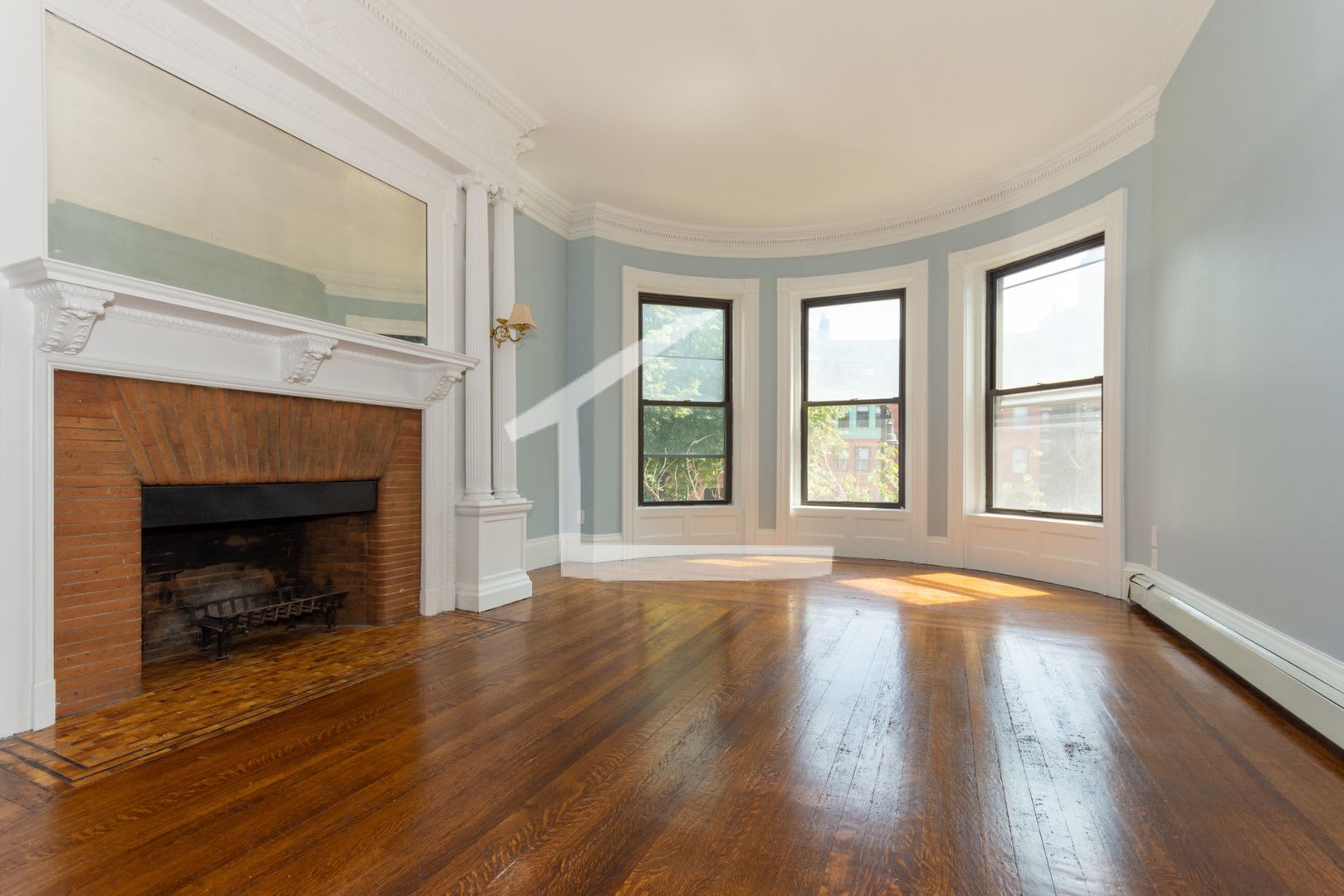 Nicely renovated 3 bed right next to Kenmore Square and BU! – photo 1