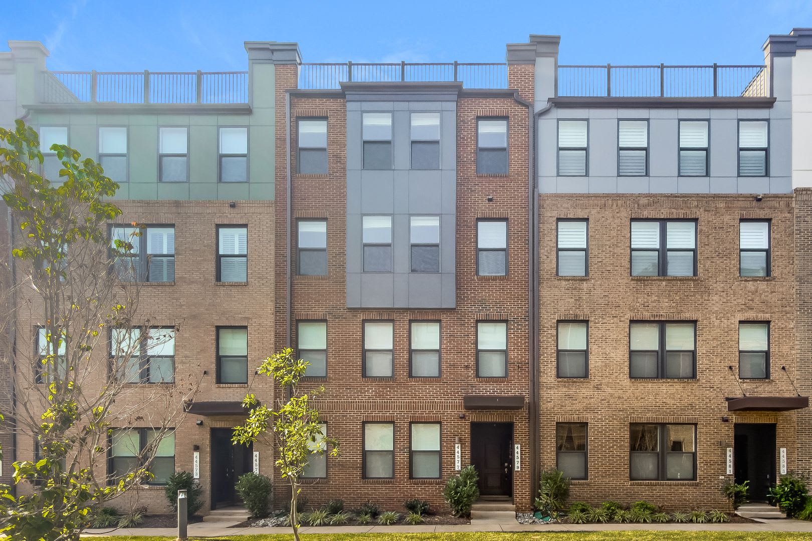 Luxury 3Br 2 5Ba Condo W Balcony And Rooftop Terrace Garage Walk To One Loudoun – photo 1 of 308