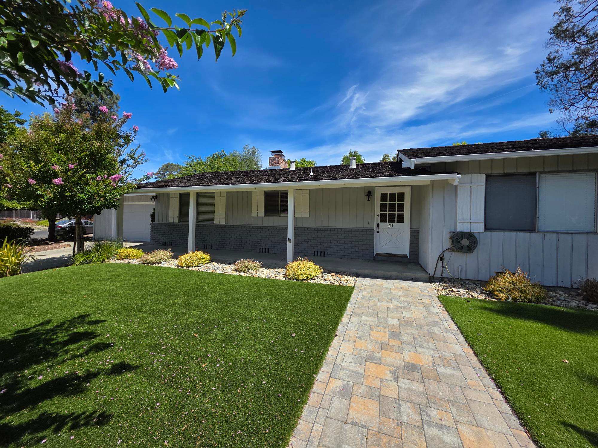 27 Freitas Dr – photo 1 of 4