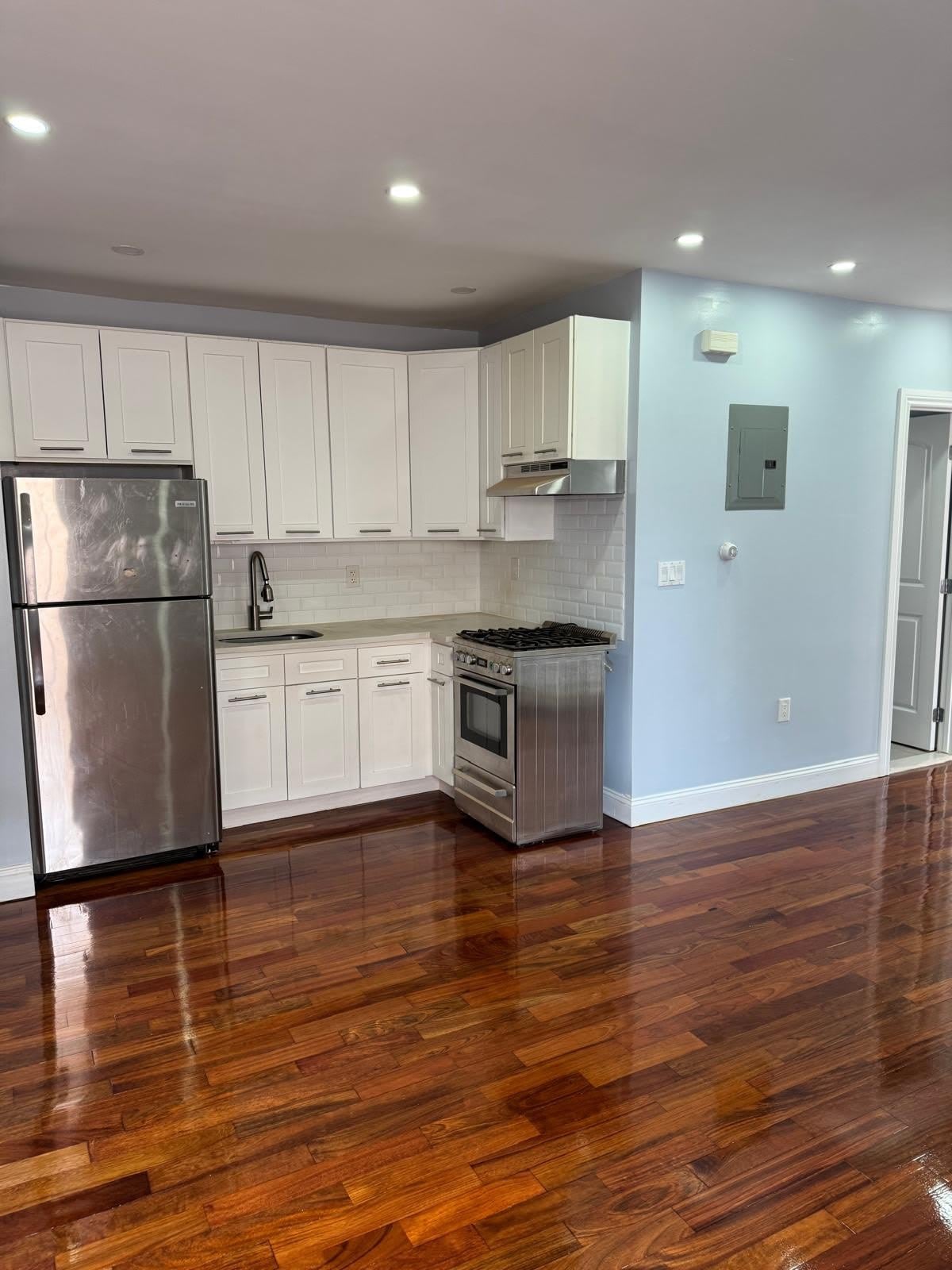 820 E 216 – photo 1
