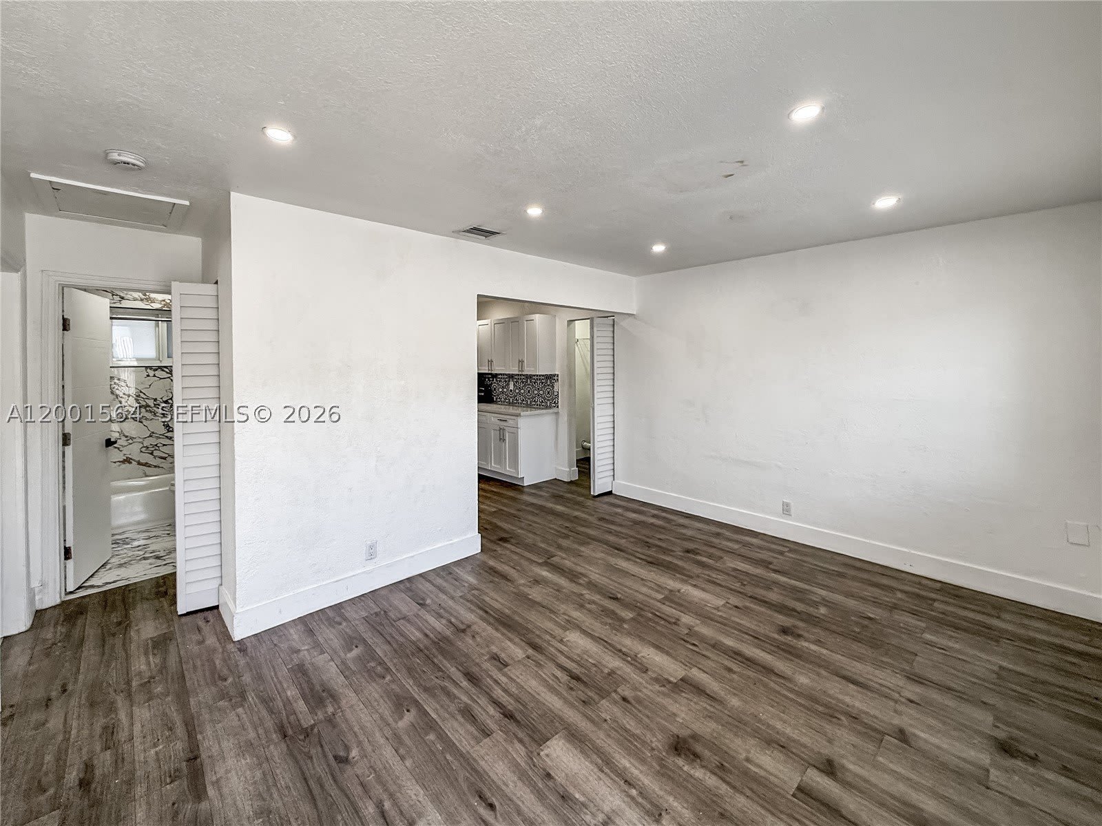 2620 NW 18th Ter – photo 1