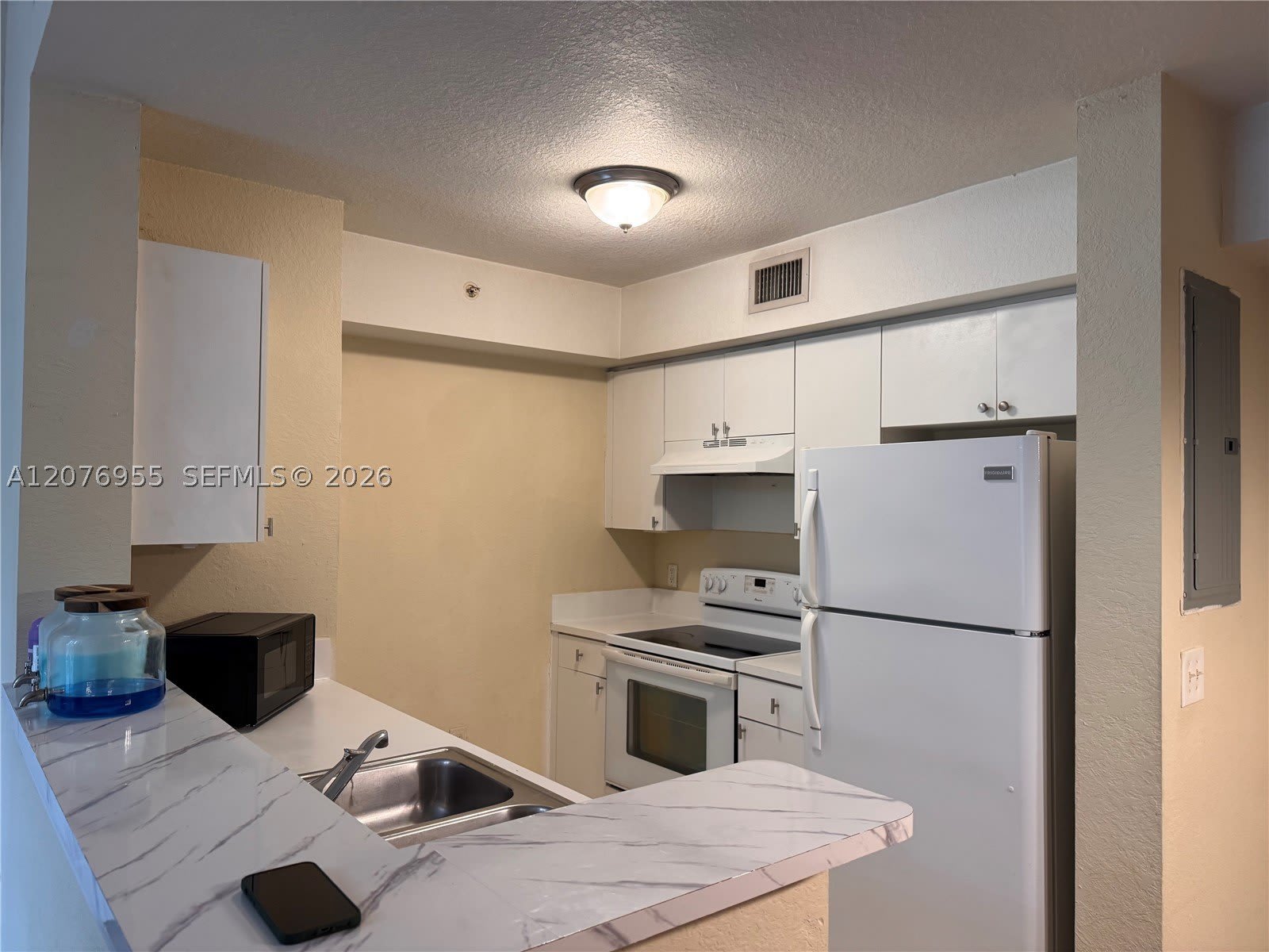 15400 SW 284th St – photo 1 of 9