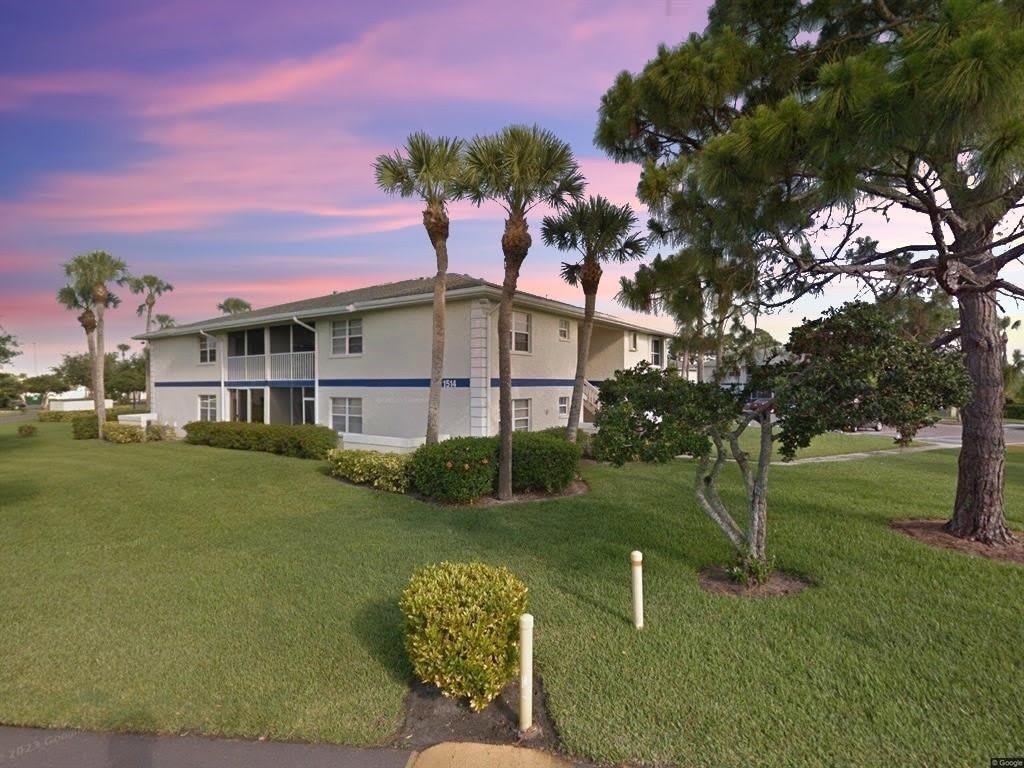 1516 SE Royal Green Circle – photo 1