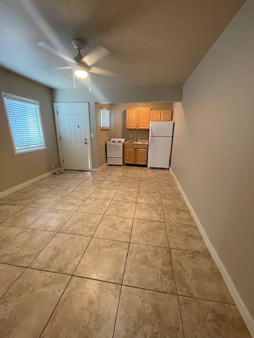 Charming Private Apartment in Welcoming Triplex – Great Location! – photo 1 of 12