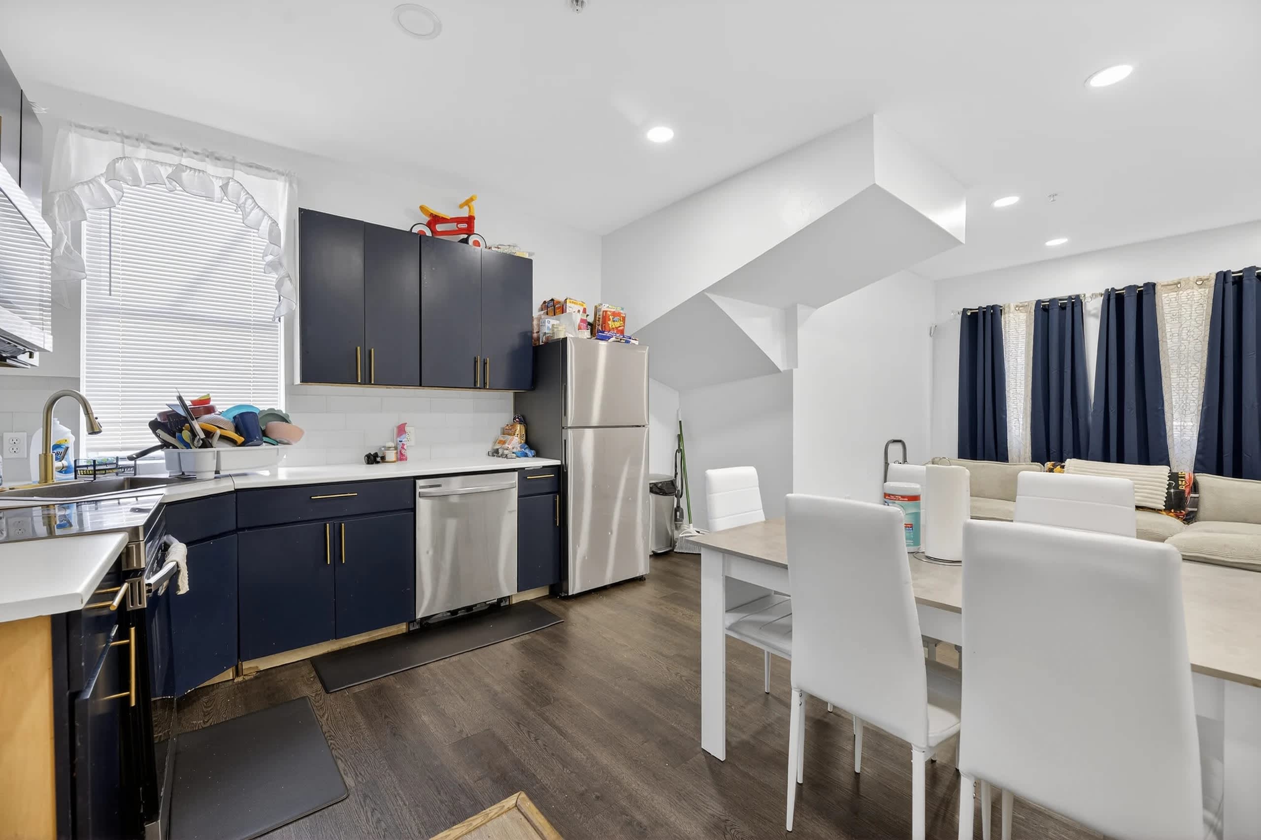 528 Charles St – photo 1