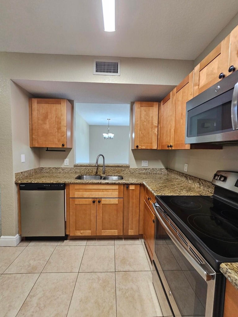1049 Golden Lakes Blvd – photo 1