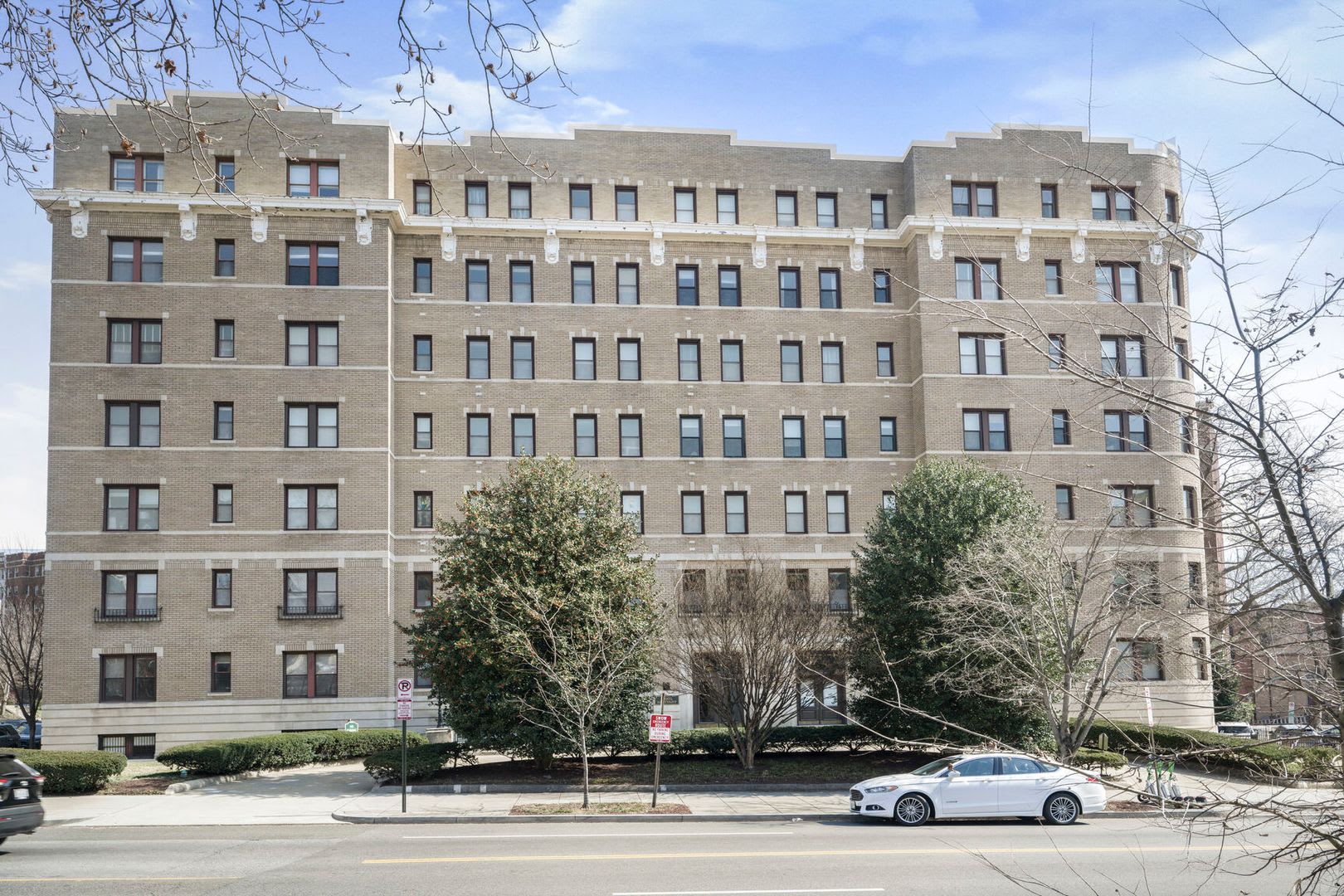 Dual-Entry Designer 2BR – photo 1