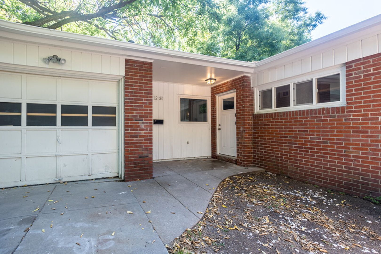 2BD/1BA Single Family Home won't be available for long! – photo 1