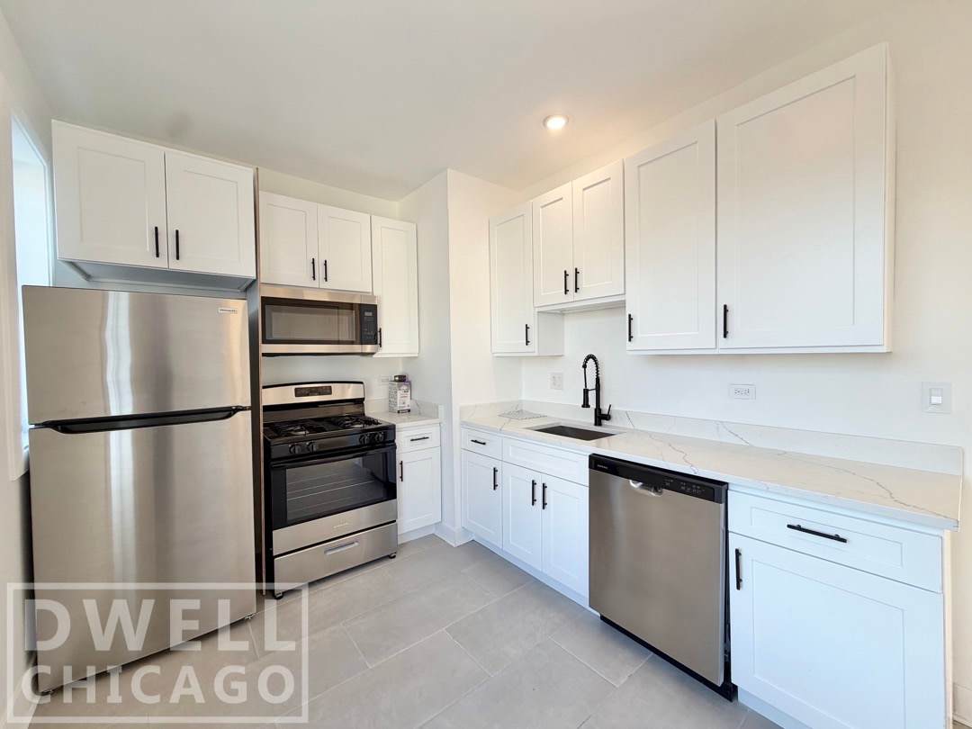 1945 W Augusta Blvd – photo 1