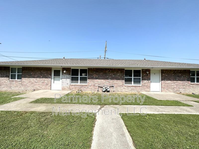 107 Pine Avenue 8 – photo 1 of 12