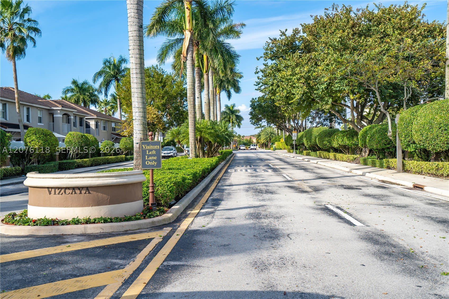 12602 SW 54th St – photo 1