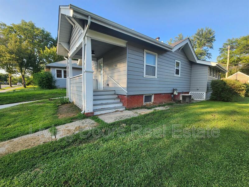 914 N 6Th St – photo 1 of 17