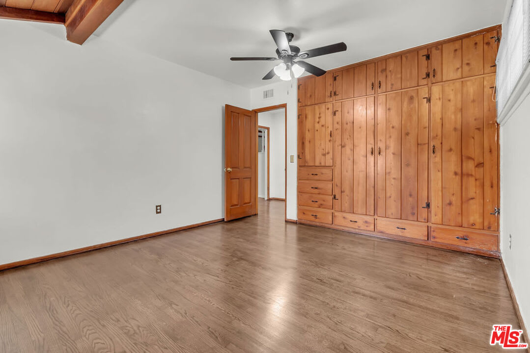 9322 Lasaine Avenue – photo 1