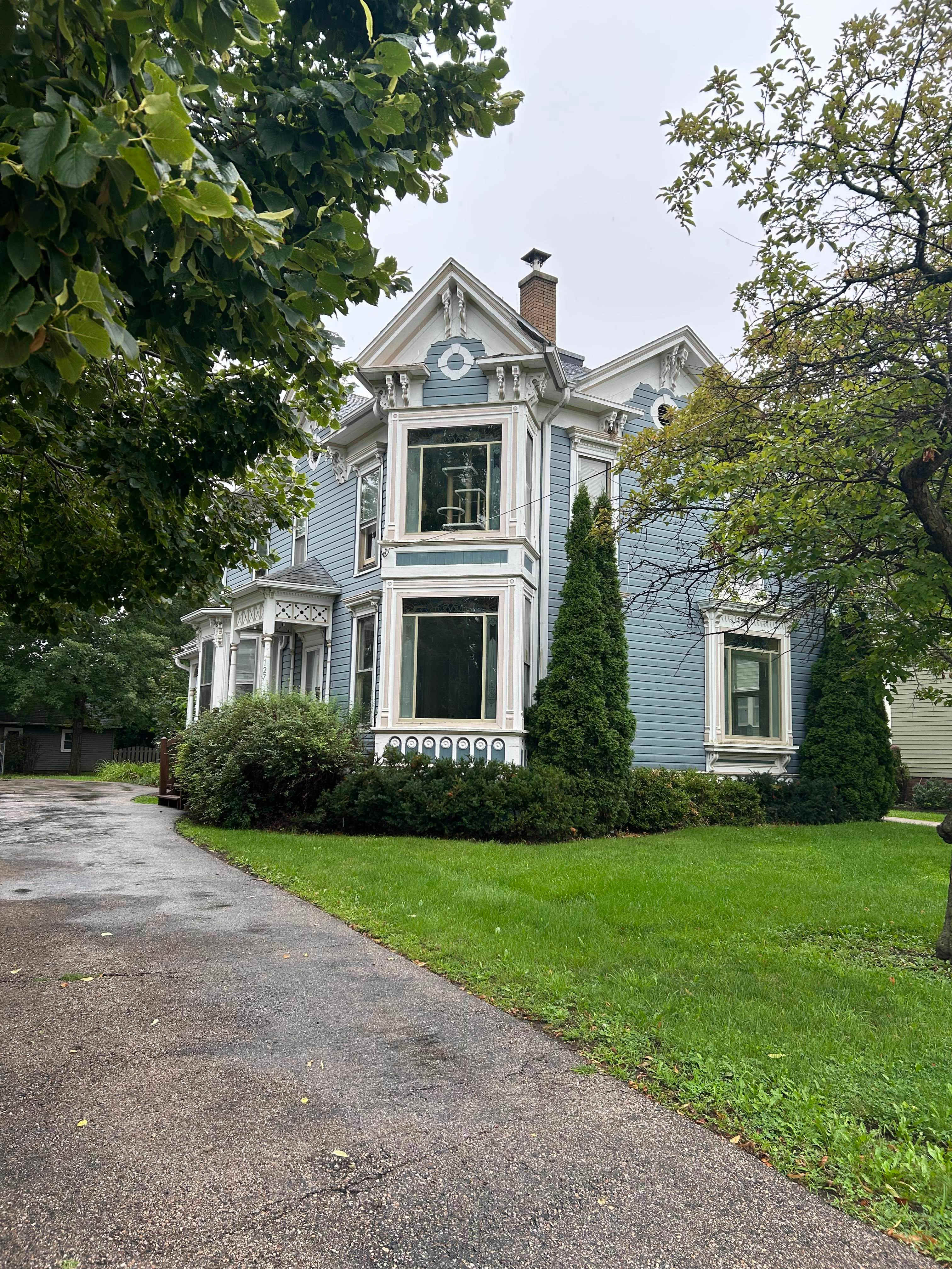 127 W Lincoln Ave – photo 1 of 11