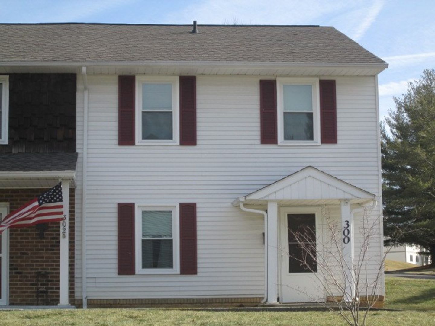 3 Bedroom 1 Full Bath with 2 1/2 Bath Townhouse – photo 1