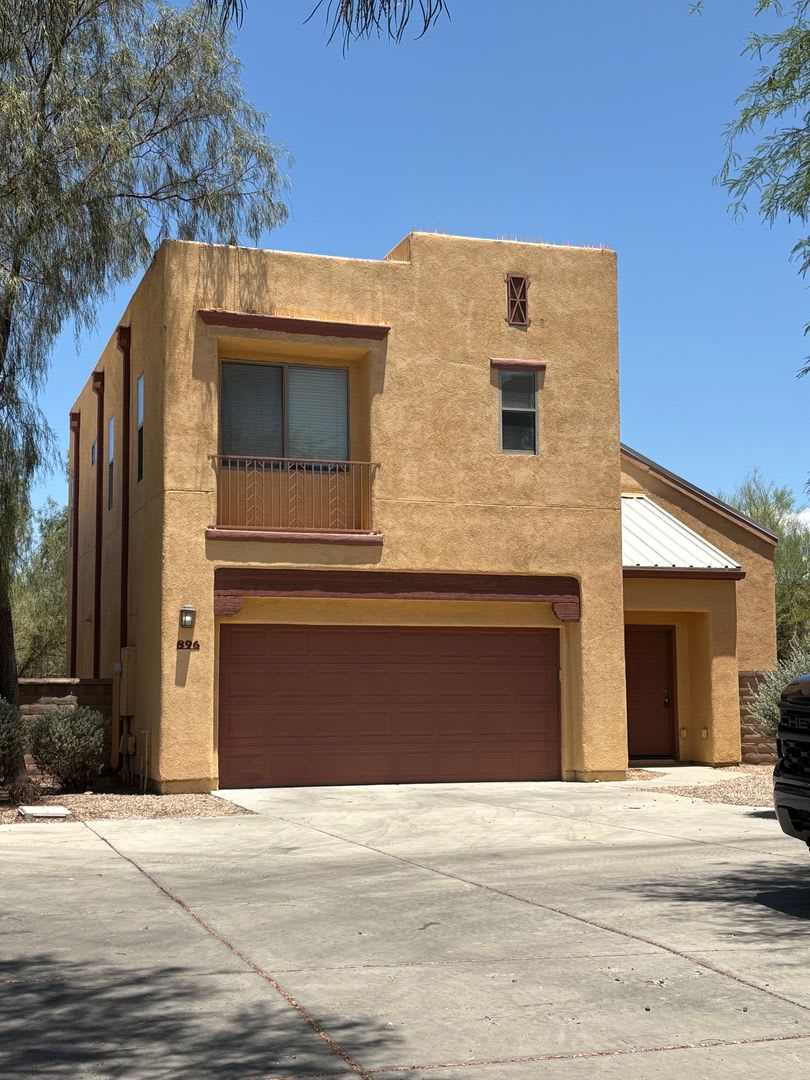 Must See 3 bedroom home! Near Downtown and A Mountain! A/C! Split Level! – photo 1